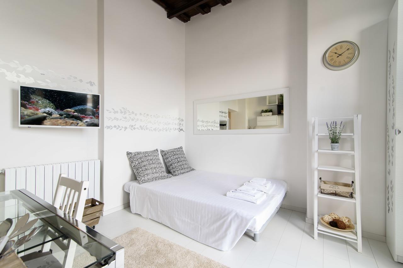 White Terrace Ostilia Apartment Rom