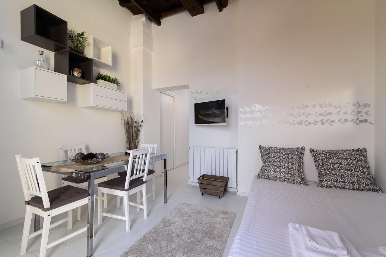 White Terrace Ostilia Rom
